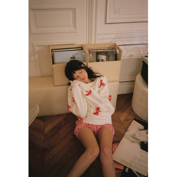 Red Bow Detail Off White Round Neck Oversized Knit Pullover Sweater - Picture 7 of 16